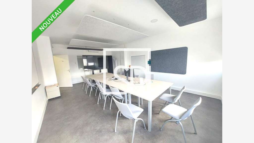 Bureaux + dépôt à louer Clermont Ferrand A75 / A89