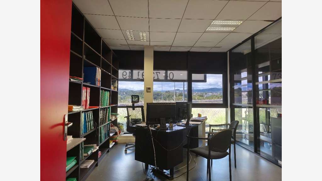 Loue bureaux de 137m² à Clermont-Ferrand le Brezet