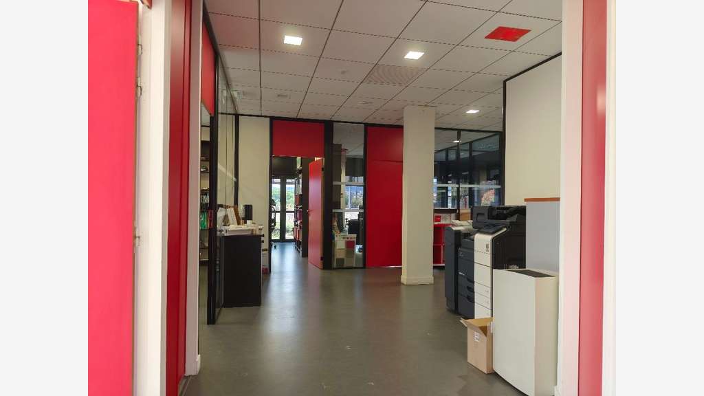 Loue bureaux de 137m² à Clermont-Ferrand le Brezet