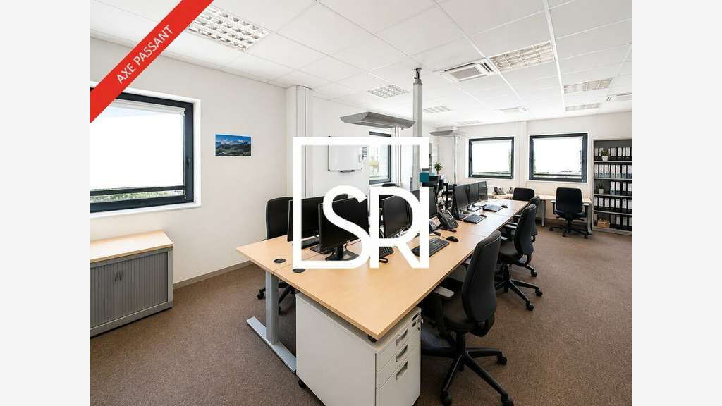 Bureaux de 648m² à louer en za à Clermont Ferrand 