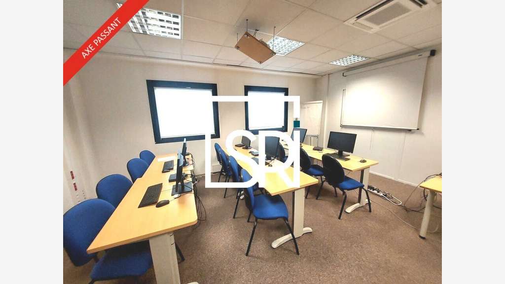 Bureaux de 648m² à louer en za à Clermont Ferrand 