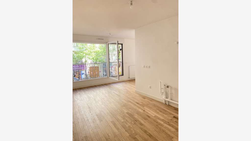 A louer local 75m² avec terrasse à Clichy centre