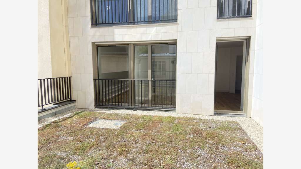 A louer local 75m² avec terrasse à Clichy centre