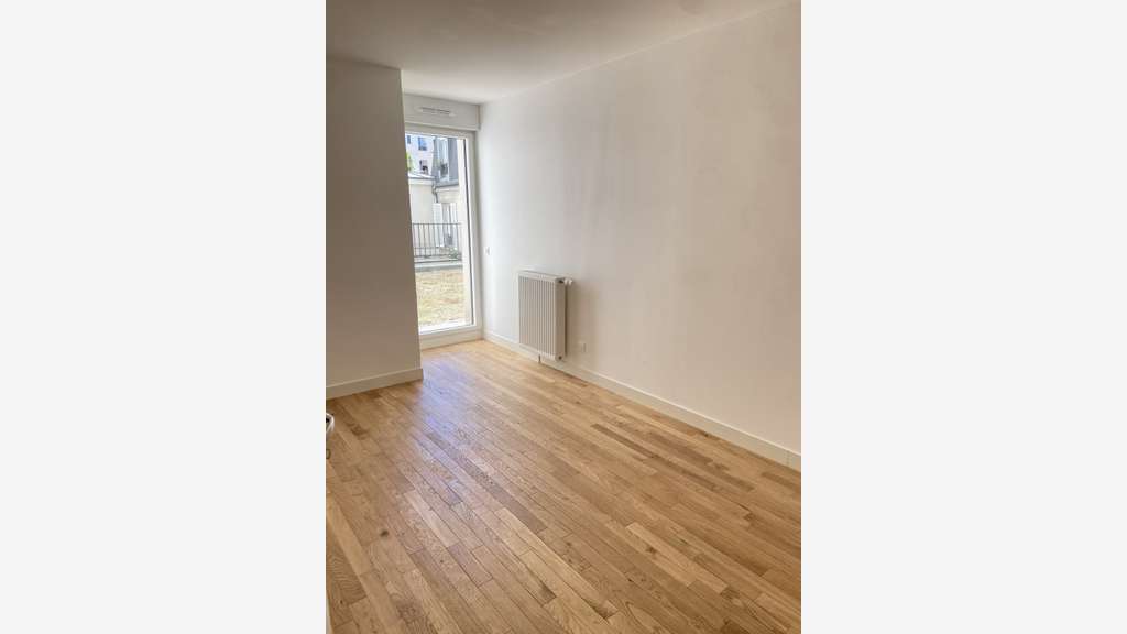 A louer local 75m² avec terrasse à Clichy centre
