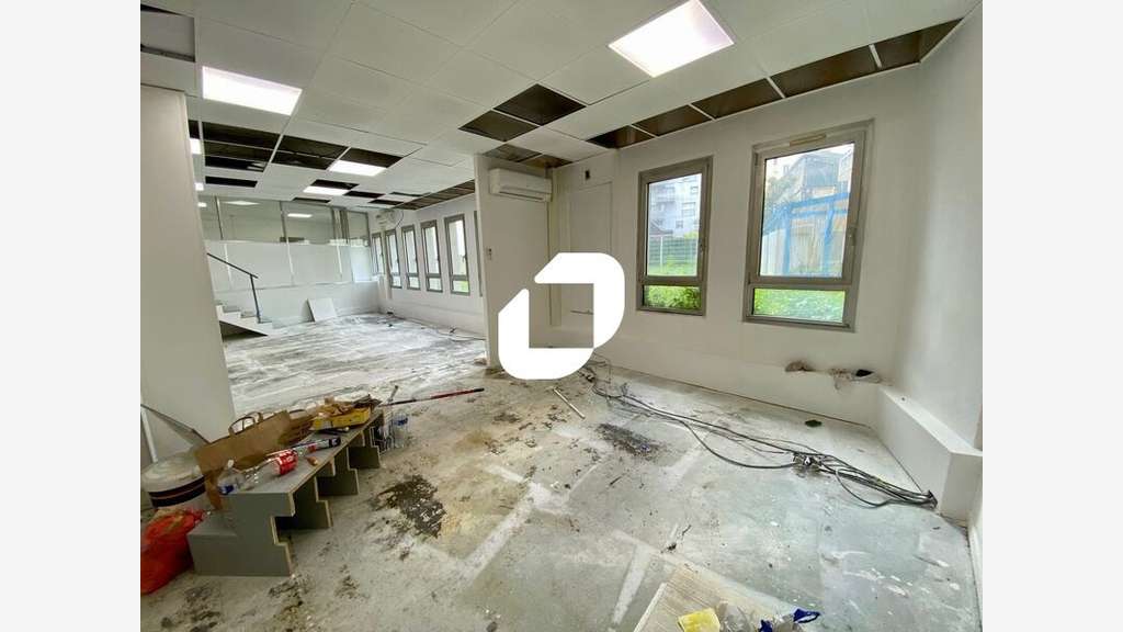 A louer Bureaux 256m² Clichy