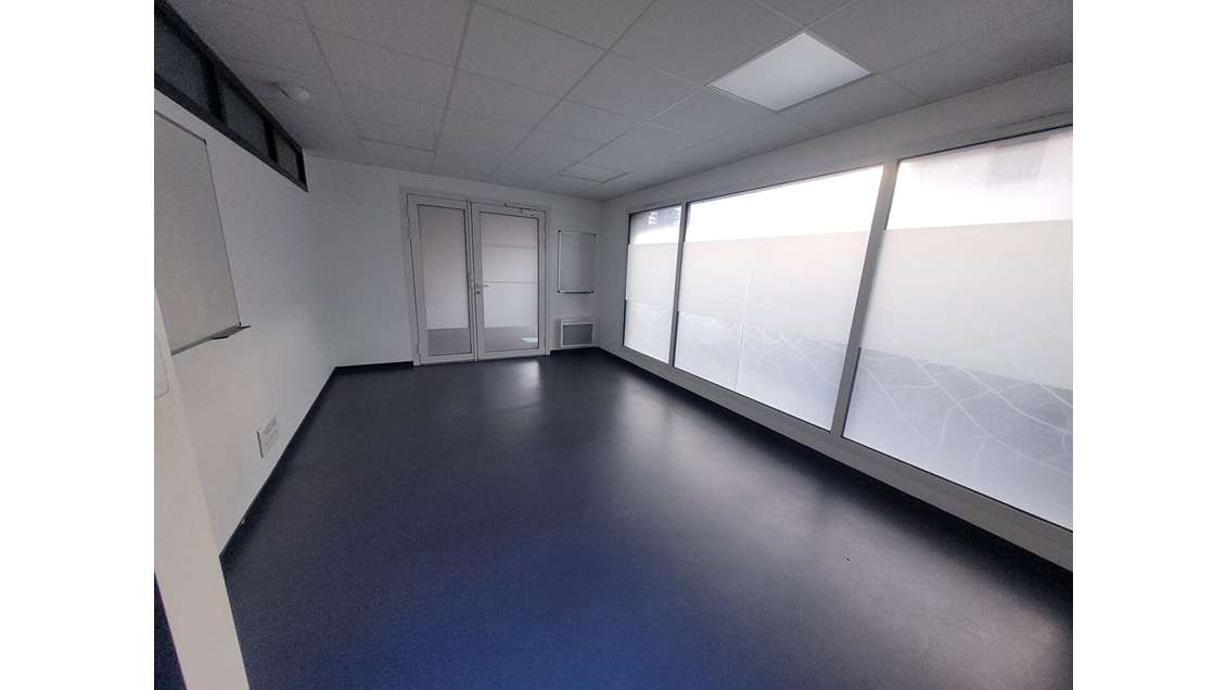 A louer bureaux lumineux fibrés 110m² à Clisson 