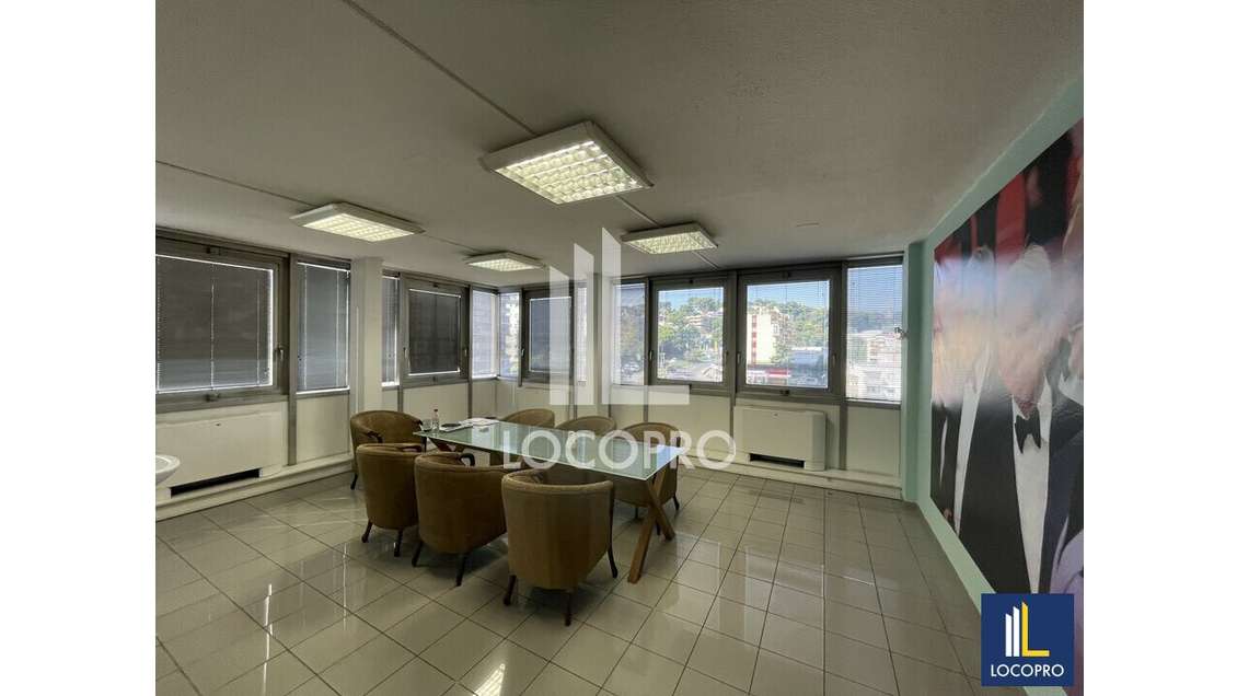 A louer bureaux de 200m² cloisonnés le Cannet