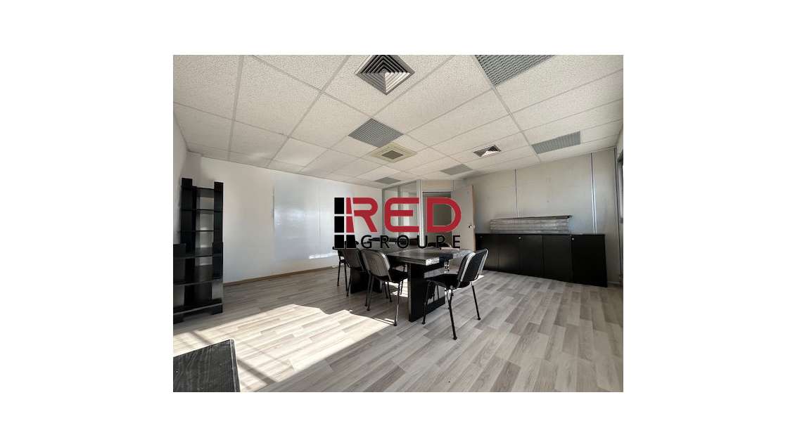 A louer bureaux cloisonnés + salle réunion à Aix