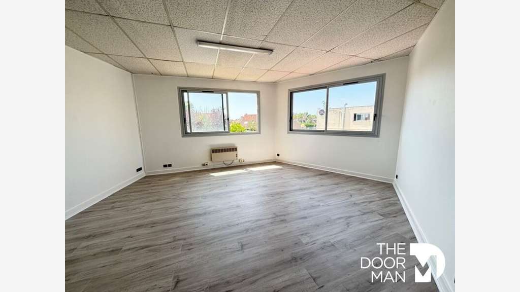 A louer bureaux 87m² accès RN10 à Coignières