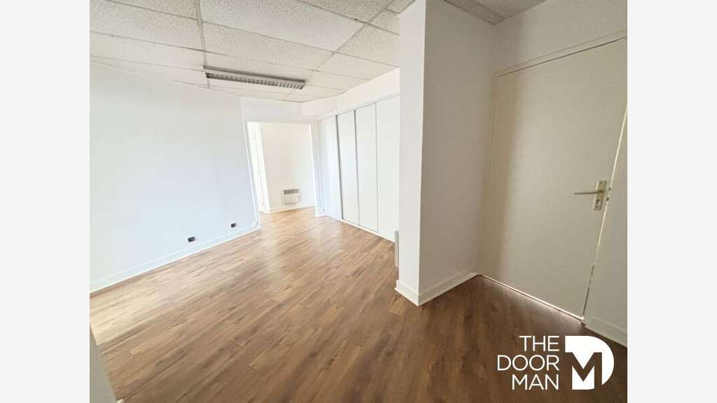 A louer bureaux 87m² accès RN10 à Coignières