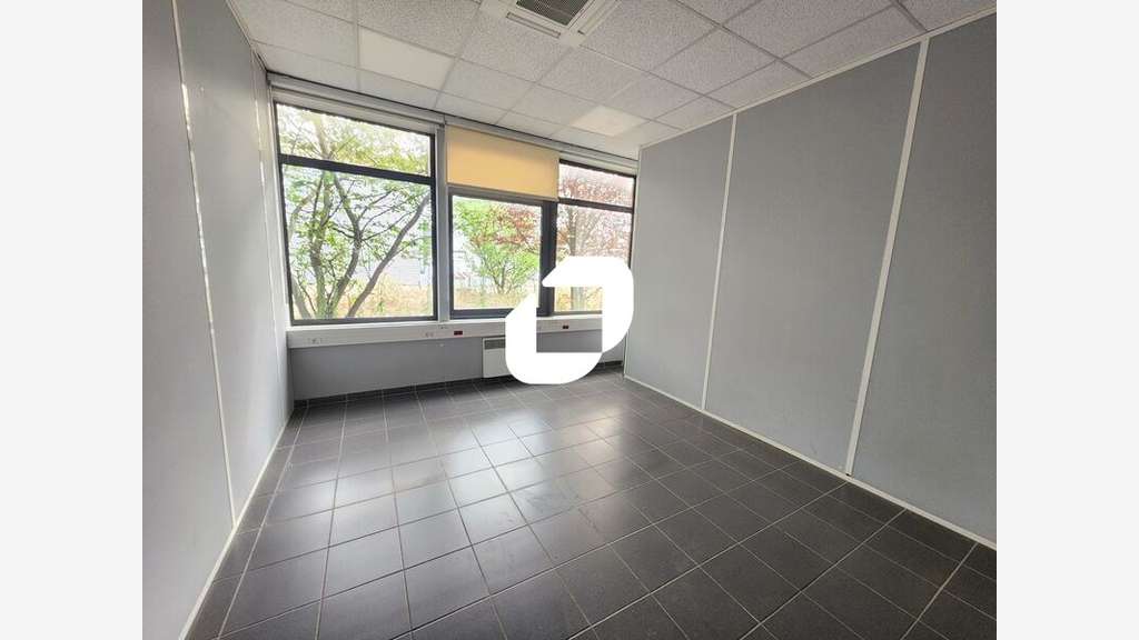 A louer Bureaux 1304m² Coignieres