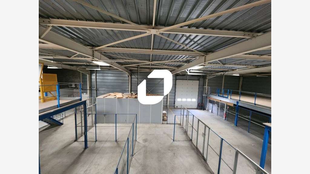 A louer Bureaux 1304m² Coignieres