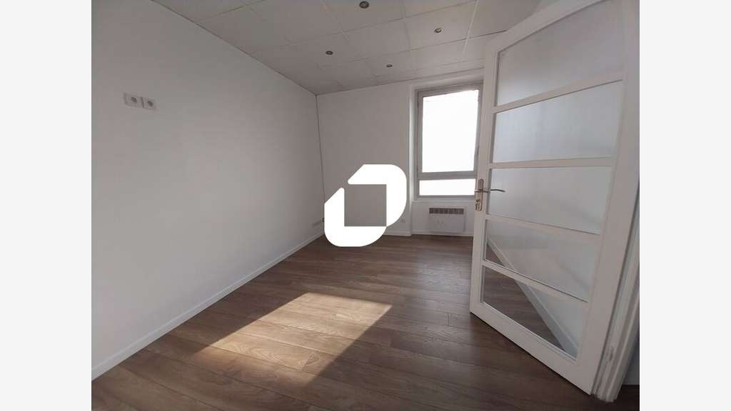 A louer Bureaux 107m² Coignieres