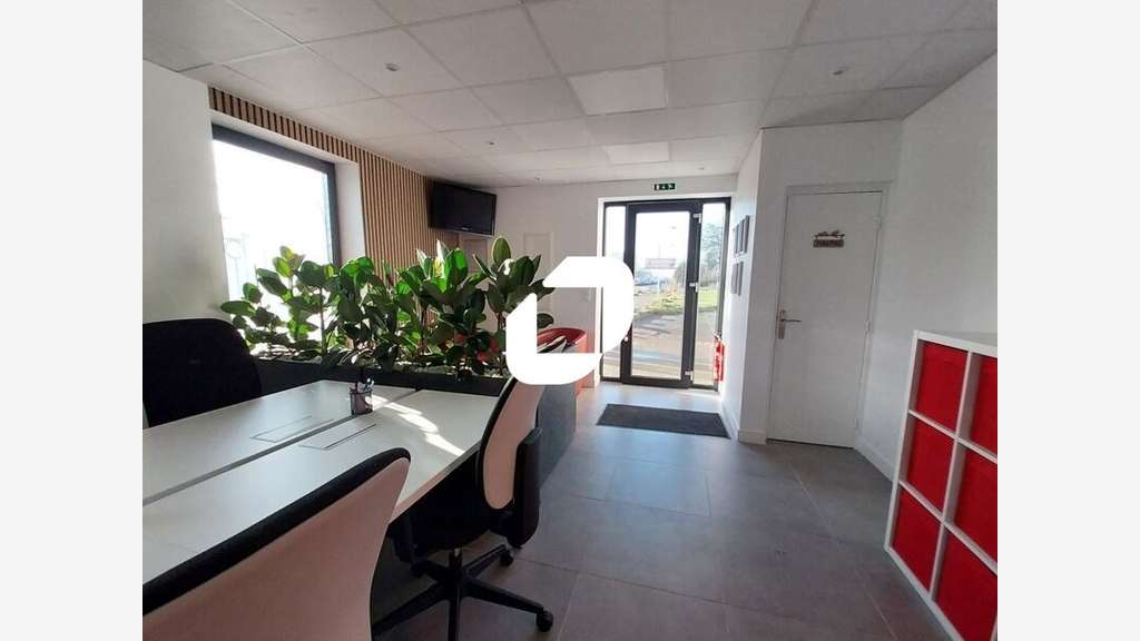 A louer Bureaux 107m² Coignieres