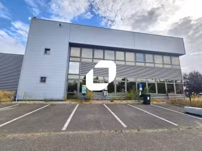 A louer Bureaux 1304m² Coignieres
