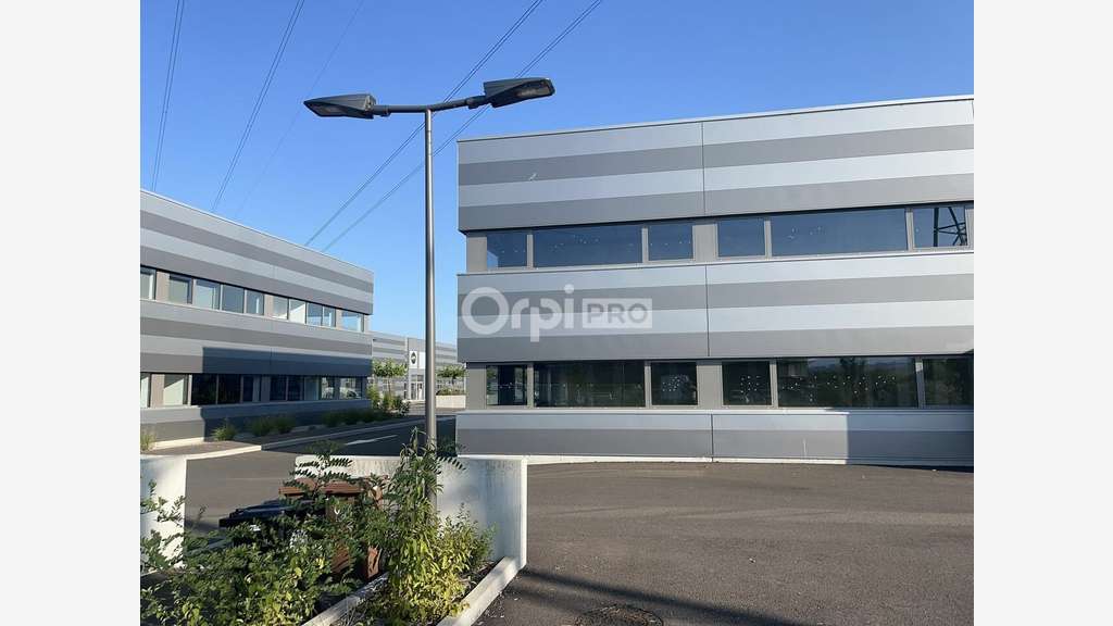 A louer bureaux 158,8m² à Sainte Croix en Plaine
