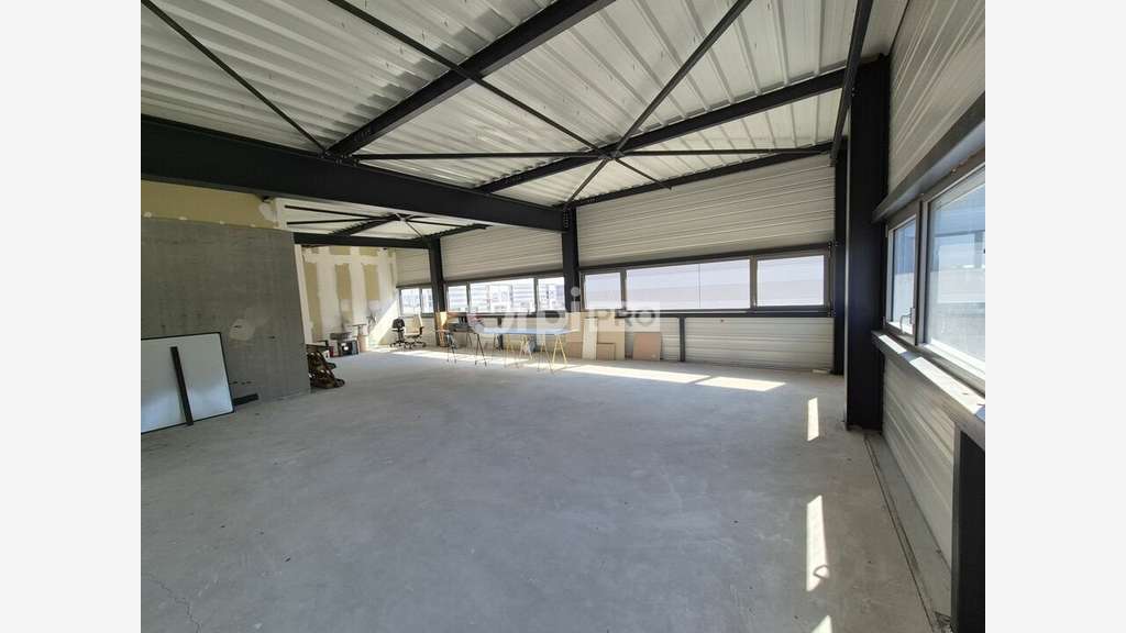 A louer bureaux 158,8m² à Sainte Croix en Plaine