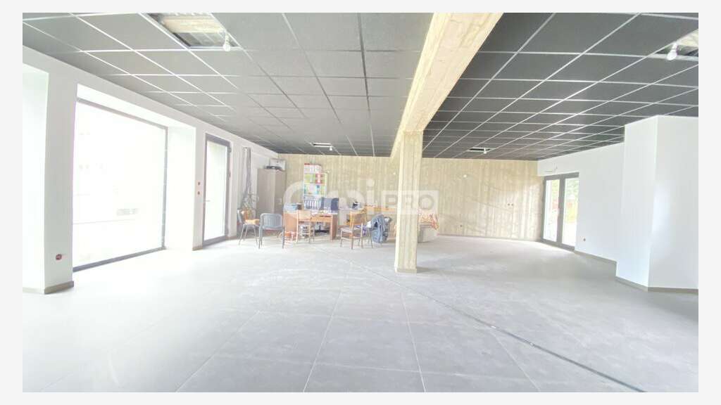 Bureau neuf 95m² RDC à louer à Horbourg-Wihr