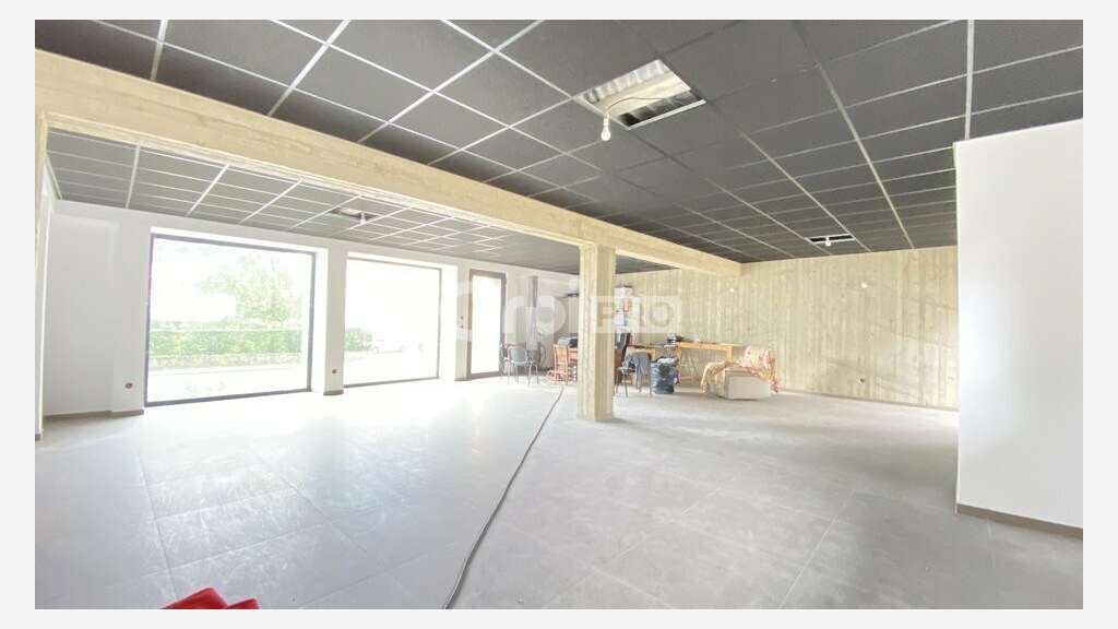 Bureau neuf 95m² RDC à louer à Horbourg-Wihr