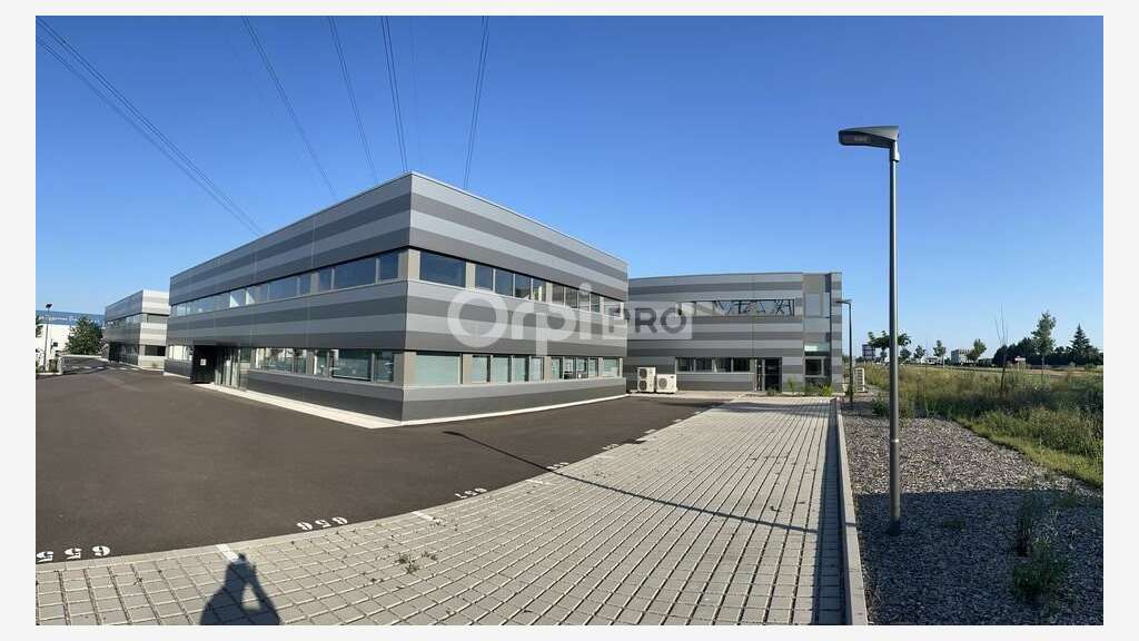Bureau 77m² R+1 à louer à Sainte-Croix-en-Plaine
