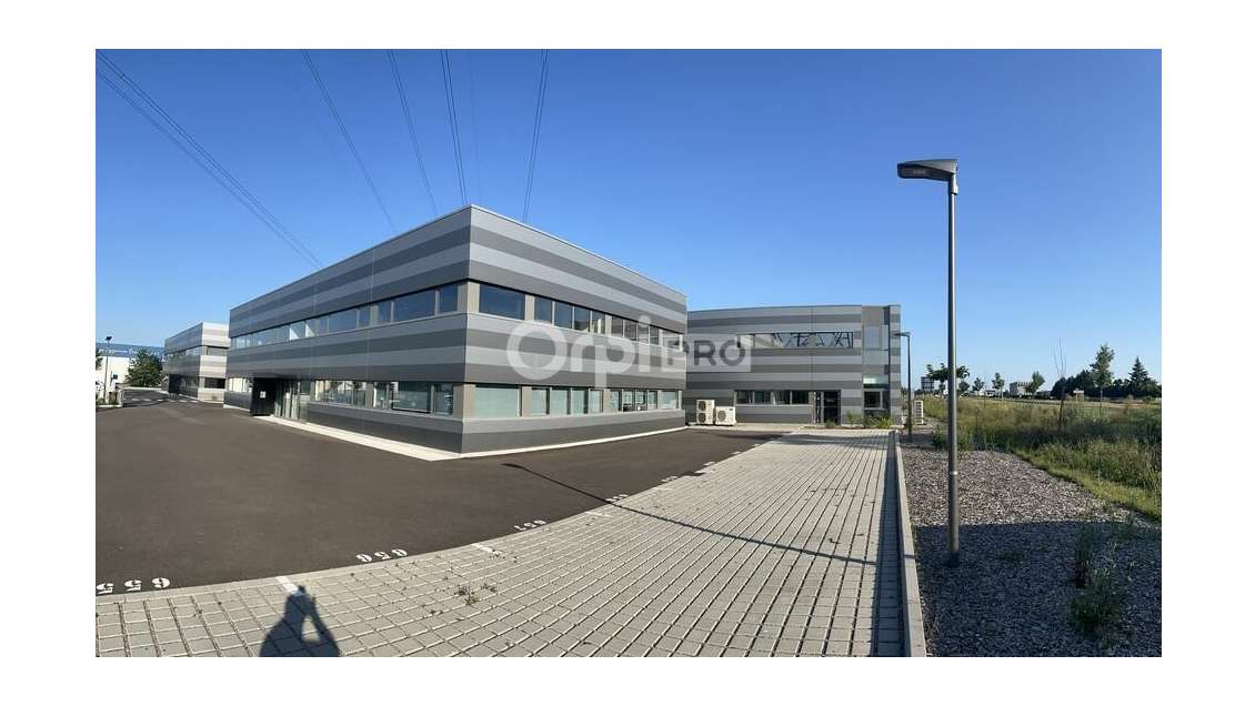 Bureau 77m² R+1 à louer à Sainte-Croix-en-Plaine