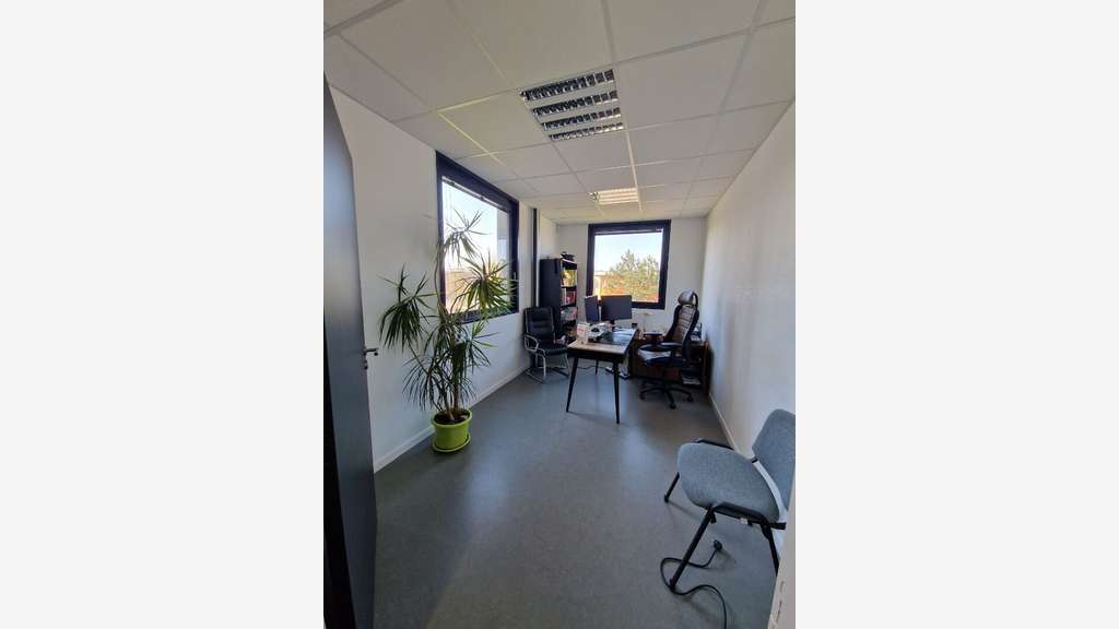 A louer 58m² de bureaux au 1er étage Est de Caen