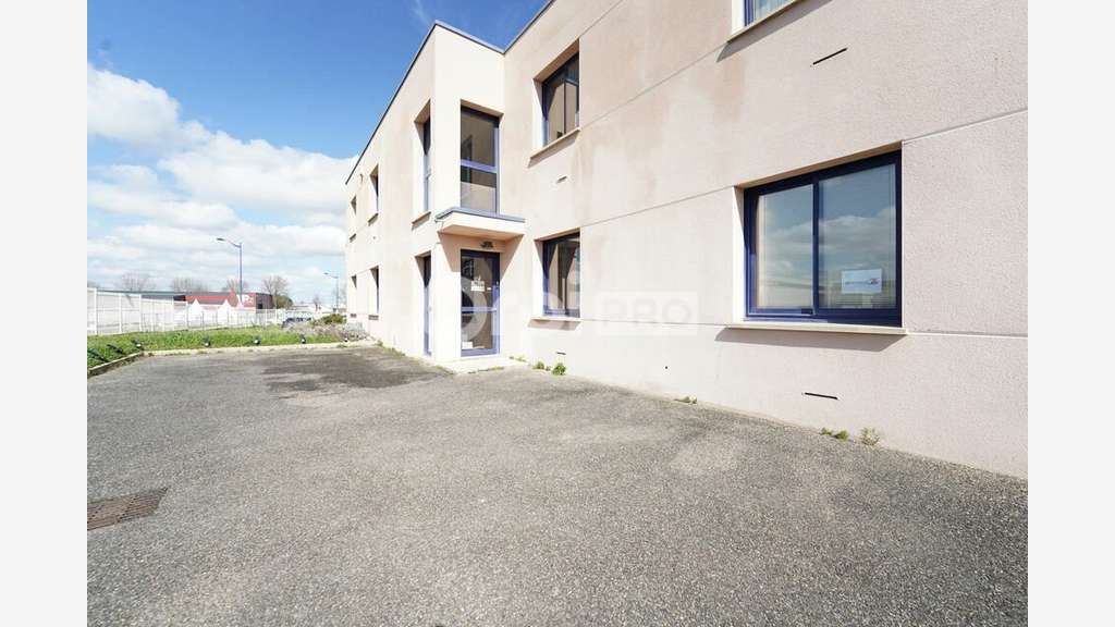 Bureau de 158m² à louer à Colombier Saugnieu