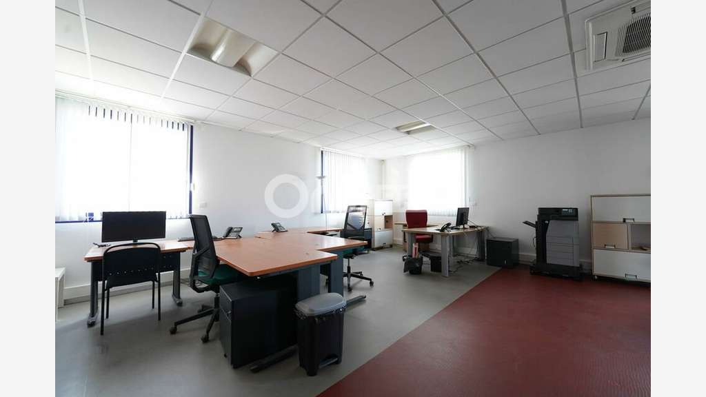 Bureau de 158m² à louer à Colombier Saugnieu