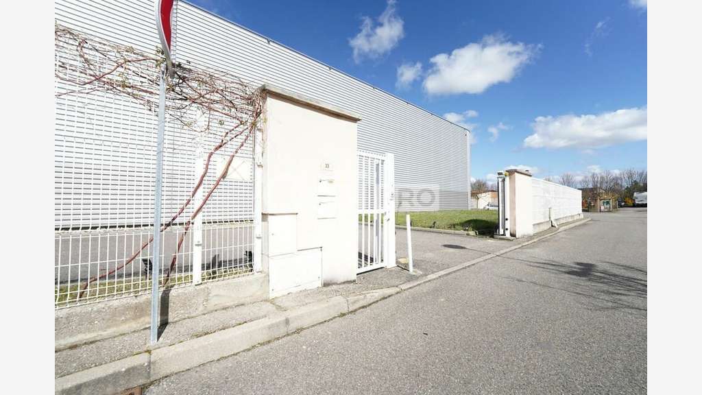 Bureau de 158m² à louer à Colombier Saugnieu