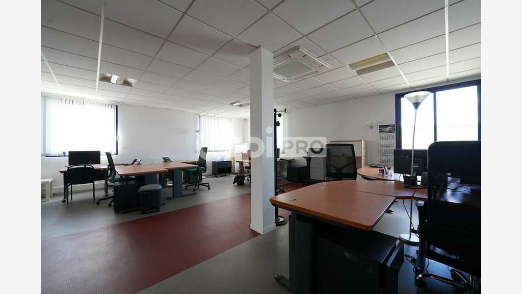 Bureau de 158m² à louer à Colombier Saugnieu