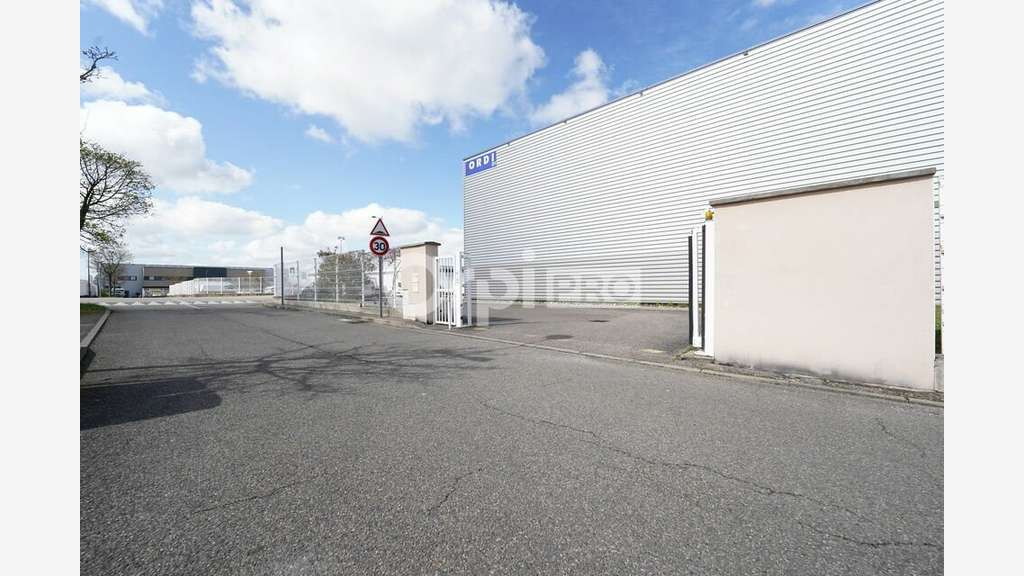 Bureau de 158m² à louer à Colombier Saugnieu
