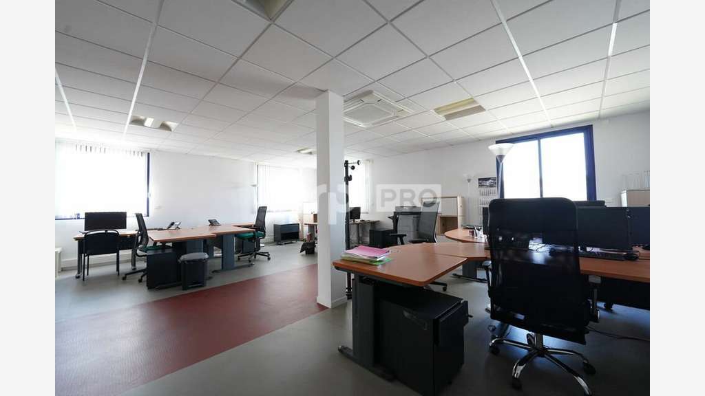 Bureau de 158m² à louer à Colombier Saugnieu