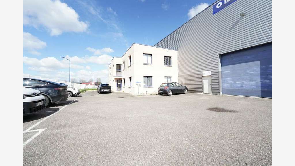 Bureau de 158m² à louer à Colombier Saugnieu