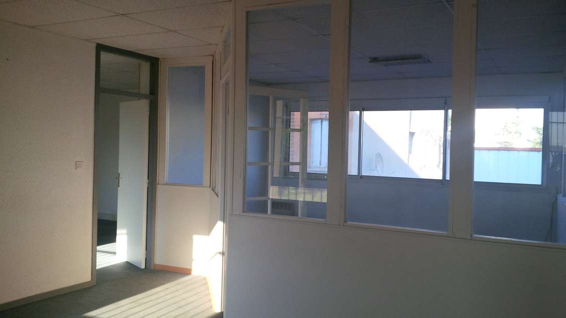 A louer bureaux 2366 m² Colomiers bon empl.