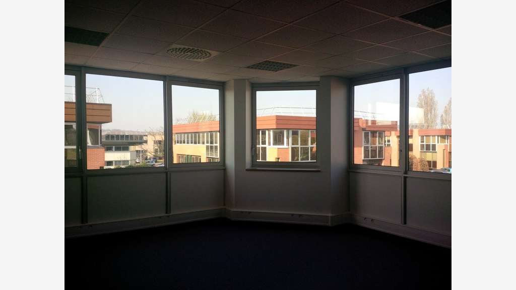 A louer bureaux 2366 m² Colomiers bon empl.