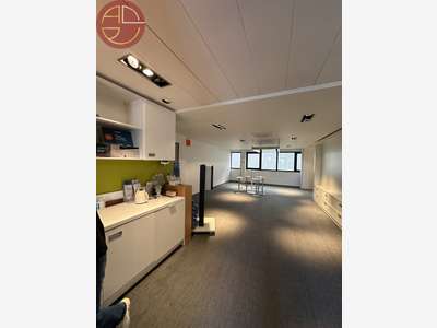 A louer bureaux 173m² parking privatif à Colomiers