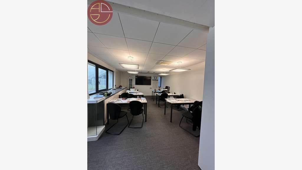 A louer bureaux 173m² parking privatif à Colomiers