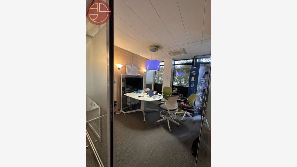 A louer bureaux 173m² parking privatif à Colomiers
