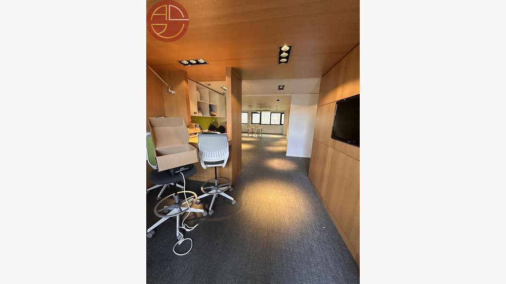 A louer bureaux 173m² parking privatif à Colomiers