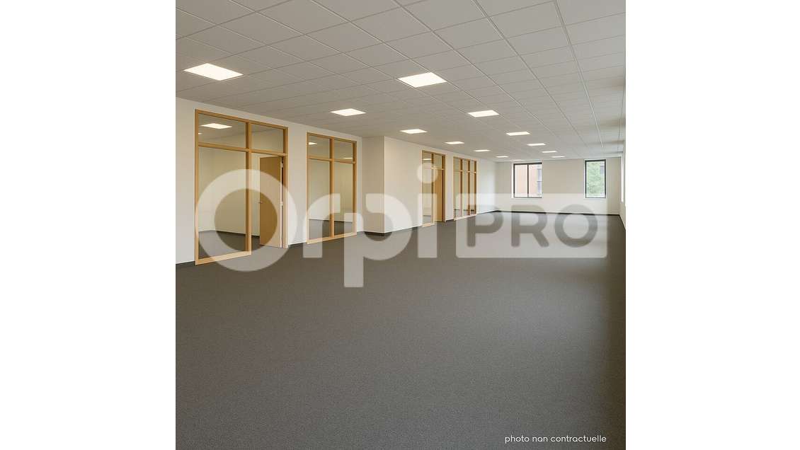 A louer bureaux 626m² à Commentry (03600)