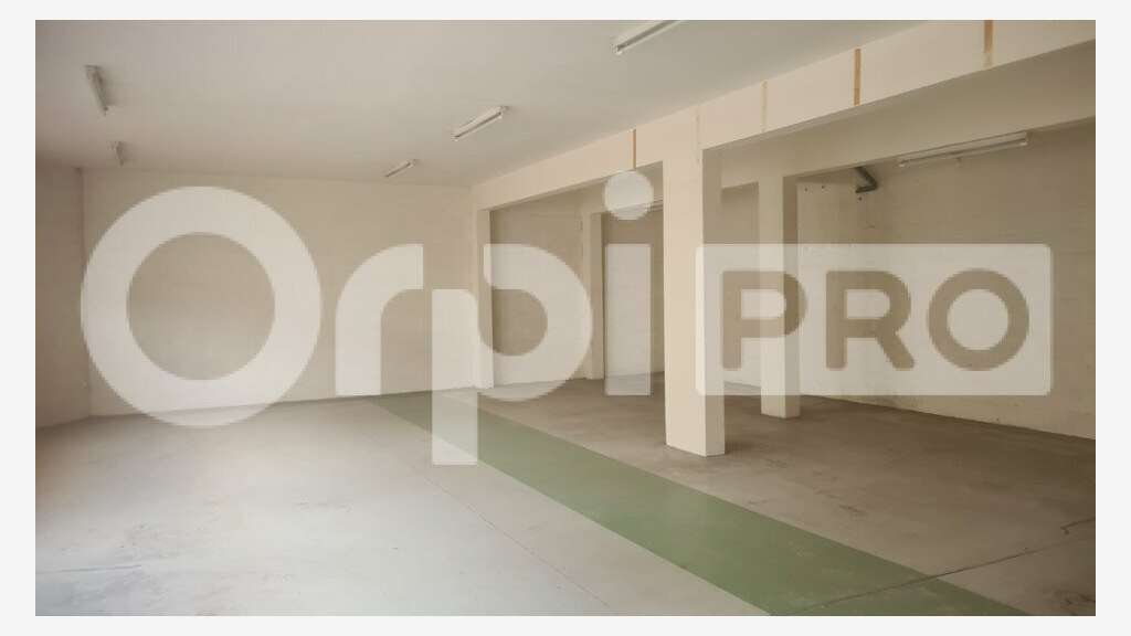 A louer bureaux 626m² à Commentry  