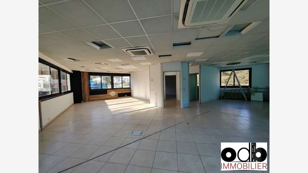 Locaux 200m² à louer à Vallauris