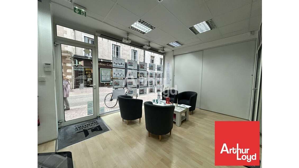 Bureau 63m² à louer rue piétonne de Poitiers