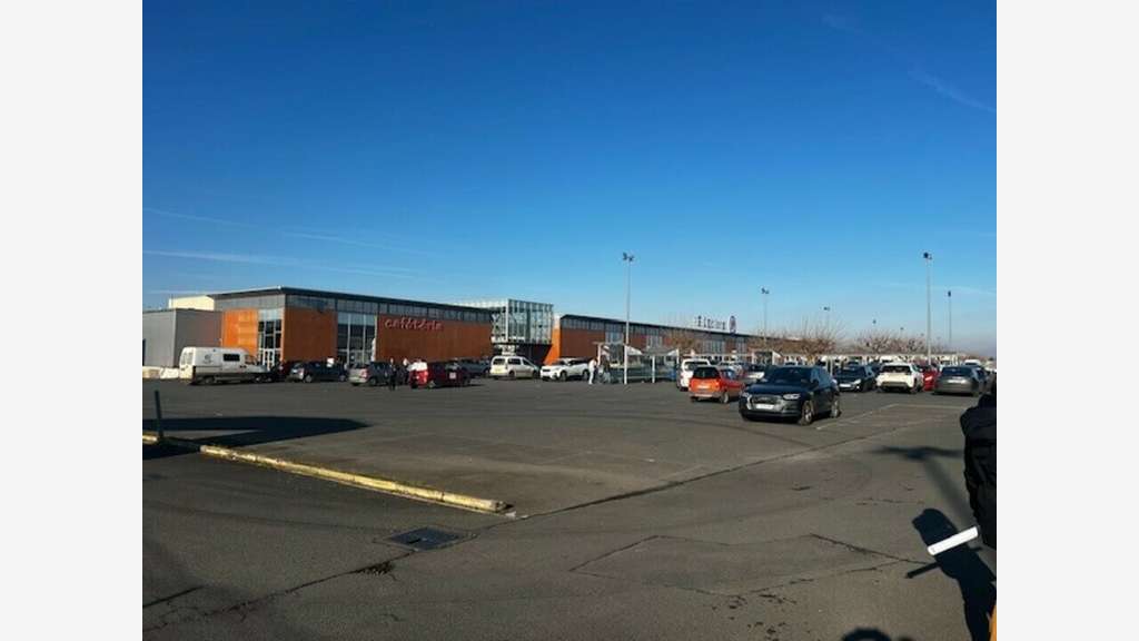 à louer bureaux commerciaux 107m² Leclerc Thouars