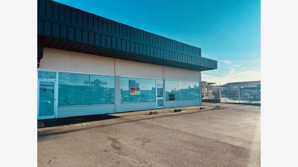 à louer bureaux commerciaux 107m² Leclerc Thouars