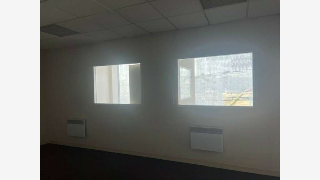 à louer bureaux commerciaux 107m² Leclerc Thouars