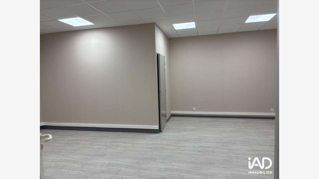 A louer bureaux de 100m² + parkings à Compiègne
