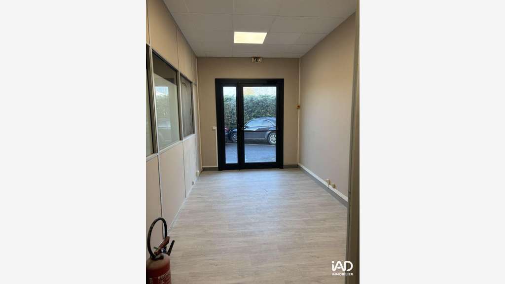 A louer bureaux de 100m² + parkings à Compiègne