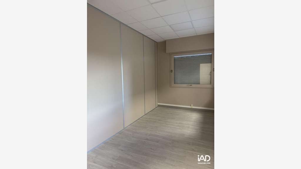 A louer bureaux de 100m² + parkings à Compiègne