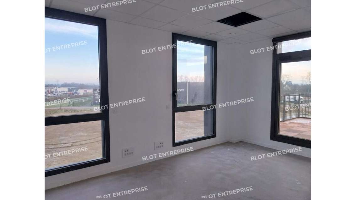 A louer bureaux neufs 160m² à Concarneau Colguen 
